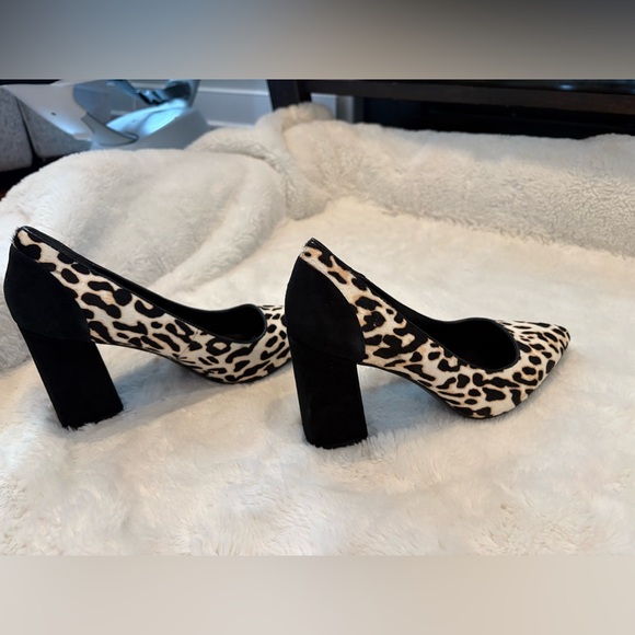 Leopard Print Pointed Toe Pumps - Black & White - Picture 3 of 6